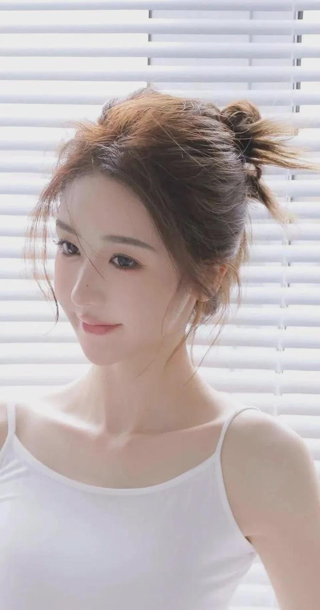 九游体育-掐住她的奶尖抵在窗户上_掐住她的奶尖抵在窗户上V6